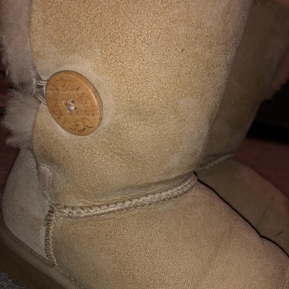 UGG Bailey Button - Picture 3 of 6